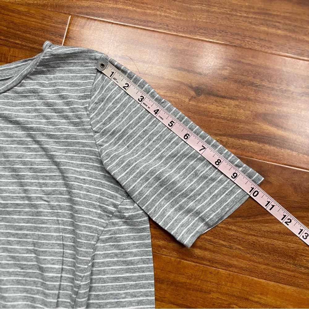 Banana Republic Women's Gray White Stripe Tie Front T-Shirt Size Small Casual - Picture 14 of 14